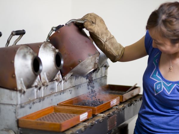 【UCCハワイ】オリジナルコーヒー作り！ ”コーヒー生豆焙煎体験ツアー”<現地集合>
