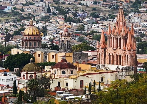 【メキシコシティ発】世界一美しい都市サンミゲル デ アジェンデ・ピンクの教会と石畳＆コロニアルな街歩き