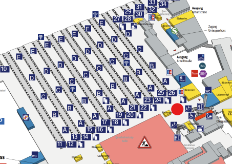 ミュンヘン中央駅構内 - プラットフォーム25 / Arnulfstrasse側出口エリアのDBの電光掲示板の下