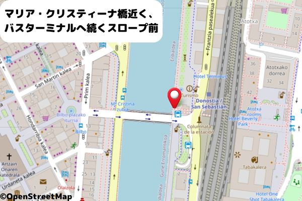 マリア・クリスティーナ橋近く、バスターミナルへ続くスロープ前