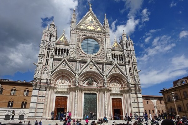 H I S フィレンツェ発 イタリア のシエナ サン ジミニャーノオプショナルツアー 海外現地ツアー格安予約