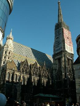 日本語ガイドと巡るテーマ別ツアー