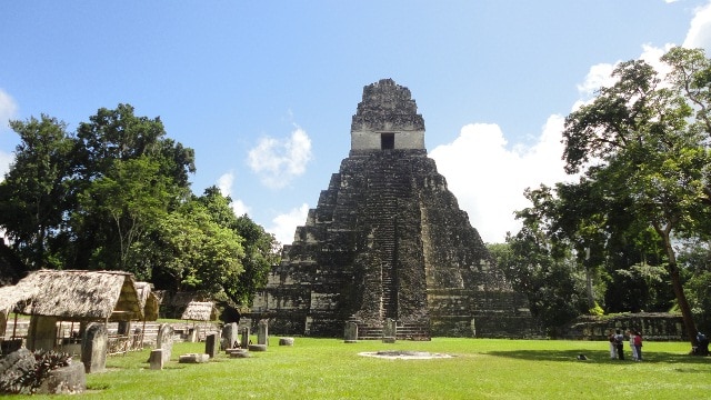 【マヤ文明･最大都市】ティカル1日観光［航空券付き］（英語又はスペイン語ガイド）