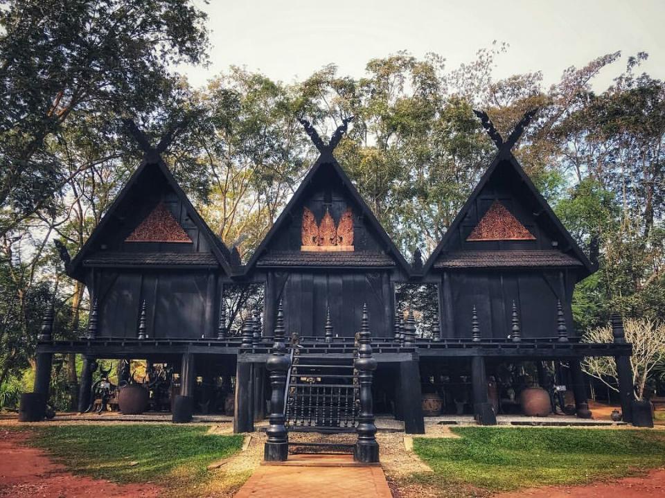 【ゴールデントライアングル 1日観光】<br />メーサイと2つの寺院を巡る旅<br />＜日本語ガイド付き＞