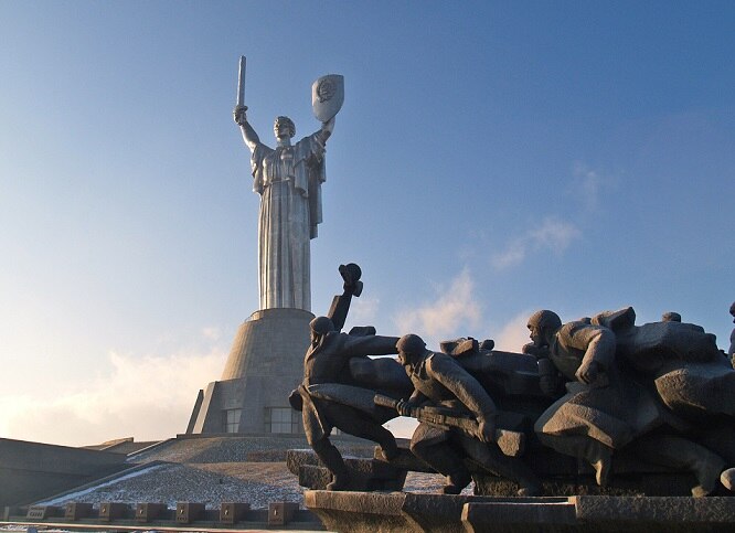 H I S 第二次世界大戦博物館と母なる祖国像のツアーキエフ ウクライナ のオプショナルツアー 海外現地ツアー格安予約