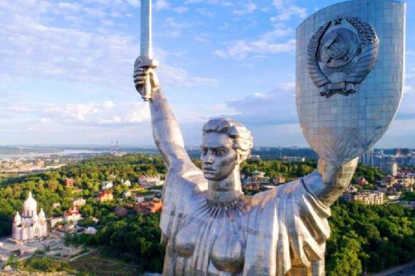 H I S 第二次世界大戦博物館と母なる祖国像のツアーキエフ ウクライナ のオプショナルツアー 海外現地ツアー格安予約