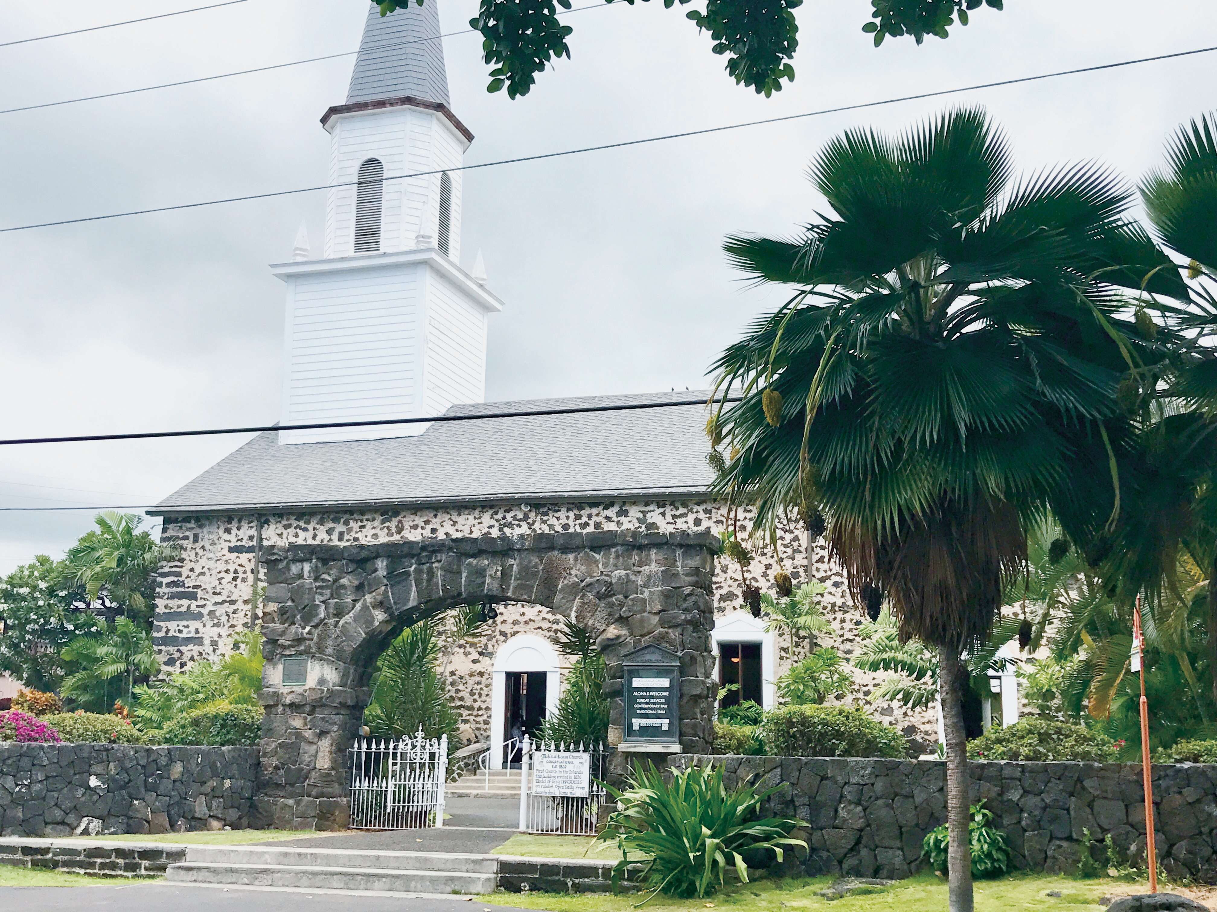 カイルアコナの街にあるハワイ州最古の教会　モクアイカウア教会