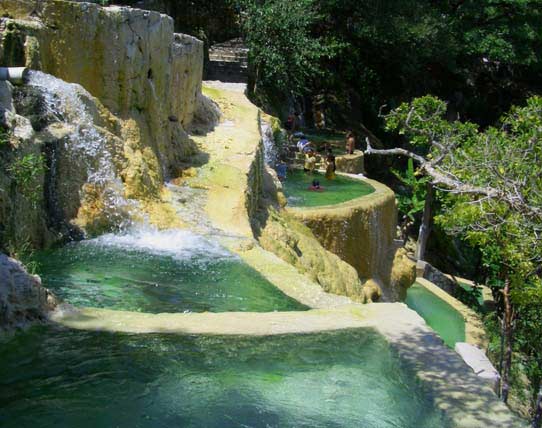 トラントンゴ温泉