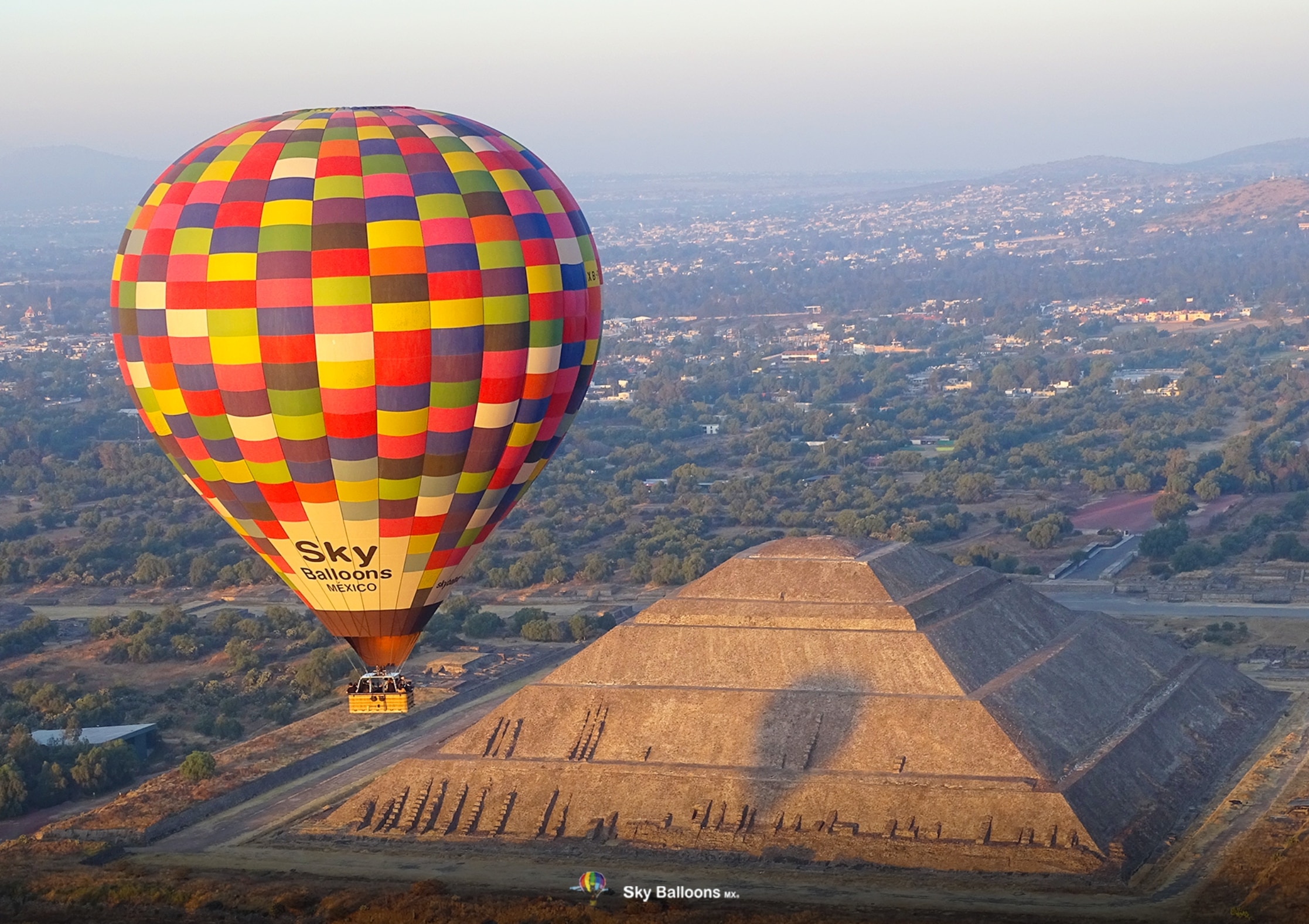 熱気球で早朝テオティワカン遺跡観賞！＜朝食付＞