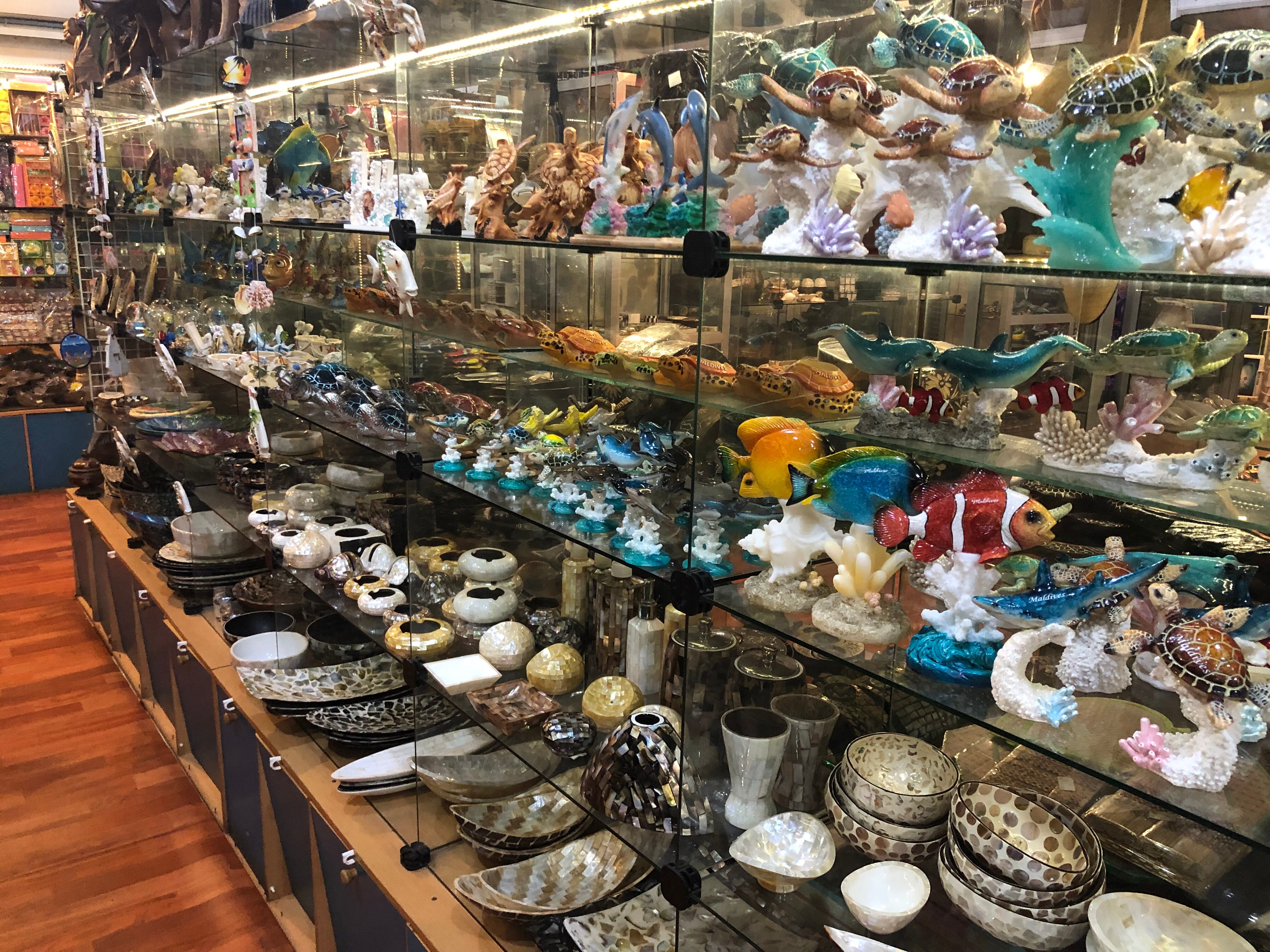 お土産やさんお土産例：モルディブならでは♪綺麗なお魚やサンゴの置物