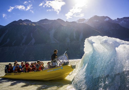 氷河とボート