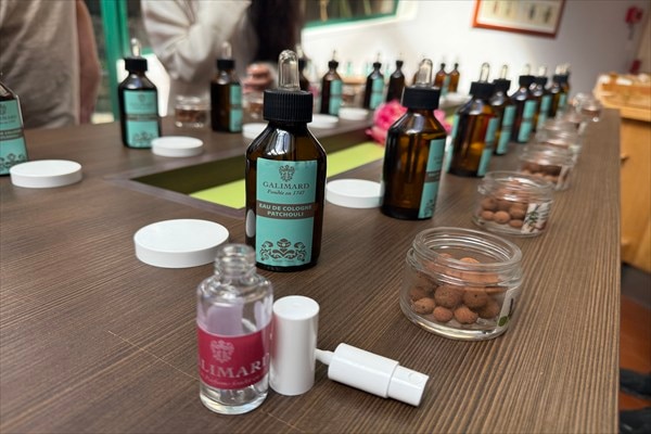 日本語アシスタントと専用車で行く ロケ地で話題！香りの都グラース半日観光～老舗香水工房「ガリマール」でつくるあなただけの香水ワークショップ by[みゅう]