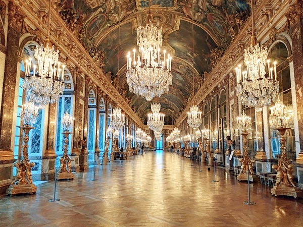 世界遺産ベルサイユ宮殿＆パリの朝市マルシェツアー/午前半日観光★プレゼント付