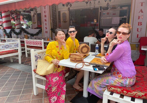 H I S シンガポールの民族衣装 ケバヤ の一日レンタルシンガポール シンガポール のオプショナルツアー 海外現地ツアー格安予約