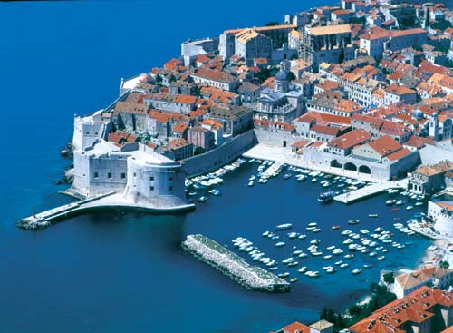 スムーズに移動！スプリット市内 ⇒ ドブロヴニク市内 専用車送迎　英語ドライバー