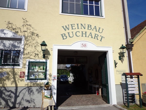 オーストリアワインを楽しもう！！ ウィーン郊外ソース村「ブッシャトー」ワイナリーツアー